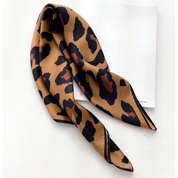⭐⭐Elegant Bandana Square Scarf Silky Satin Animal Print Leopard Wrap Brown Black - Picture 4 of 7